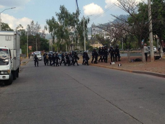 Estudiantes de la Unah protestan por violación de alumna en la unah-vs