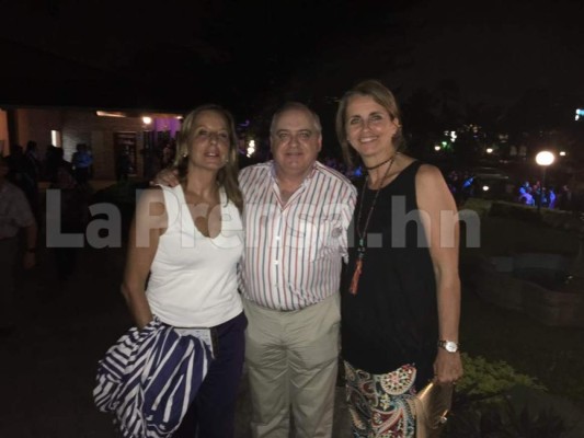 Montserrat Bernabéu -a la derecha- llegó a San Pedro Sula para participar del Congreso de Rehabilitación.