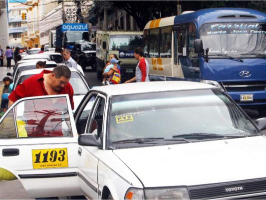 Pasaje de taxi colectivo vuelve a costar 13 lempiras