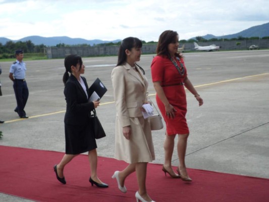 Honduras recibe con alfombra roja a la princesa Mako de Japón