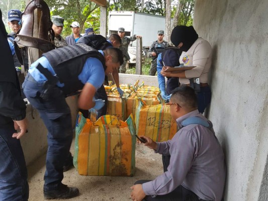 Policía decomisa en Olancho 13 fardos con 429 kilos de cocaína
