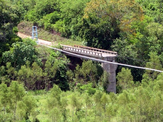 Sigue espera por puente La Regina