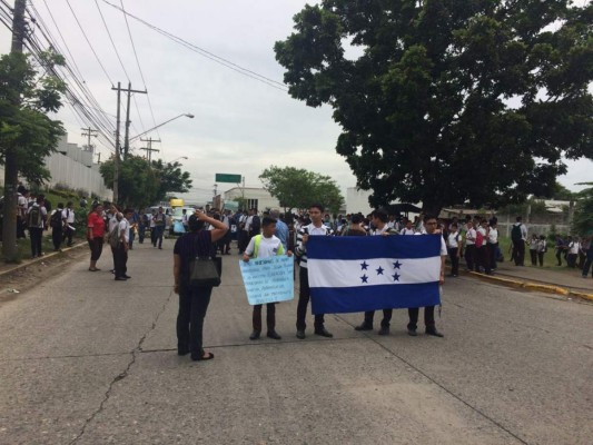 Protestan por falta de maestros en el Técnico Alemán