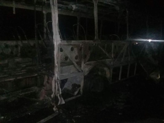 Accidente vial deja un muerto y dos autos quemados en Nacaome, Valle