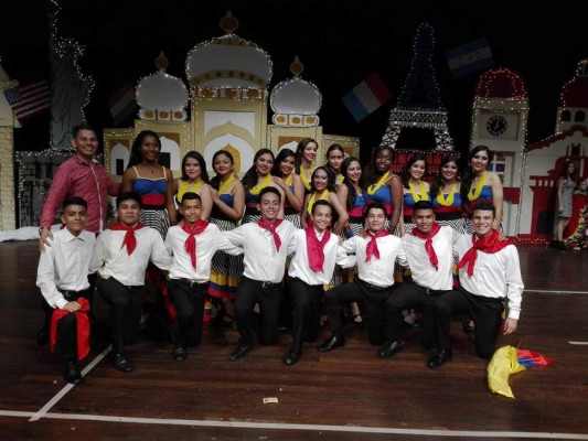 Escuela Del Valle en una 'Navidad por el mundo”