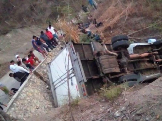 Mueren 25 migrantes centroamericanos en accidente vial en el sur de México