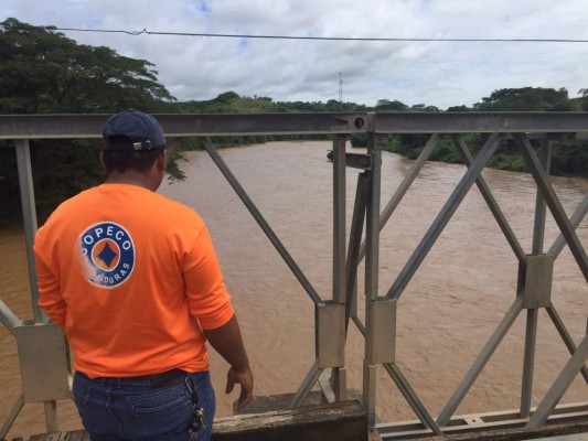 Se desborda el río Guayape en Catacamas, Olancho