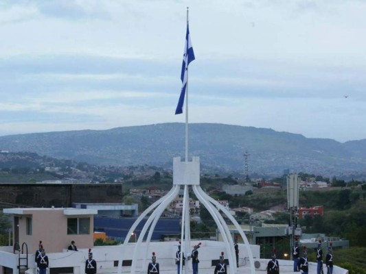 Con izada de la Bandera, Honduras inicia celebraciones del mes de la Patria
