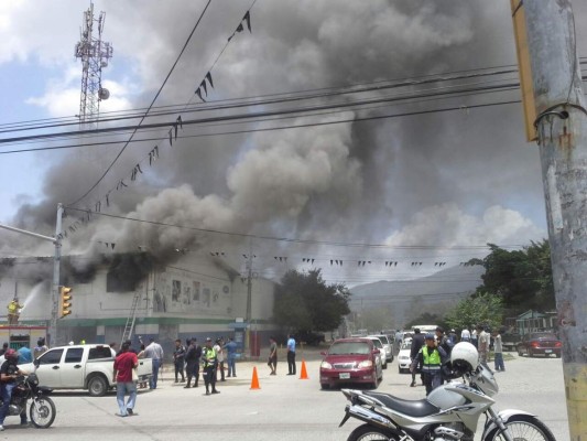 El incendio comenzó en la segunda planta de la empresa Grupo Ayre.