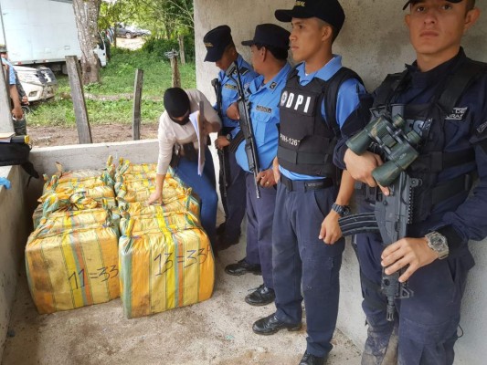Policía decomisa en Olancho 13 fardos con 429 kilos de cocaína
