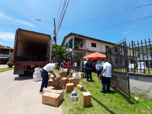 Entregan L1.3 millones en insumos médicos a centro de salud de Río Lindo