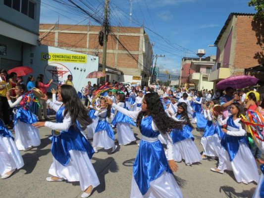 Escolares hondureños contagian con su civismo en desfiles patrios