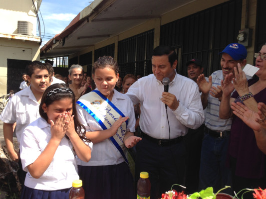 Chedrani entrega subsidio a escuela sampedrana