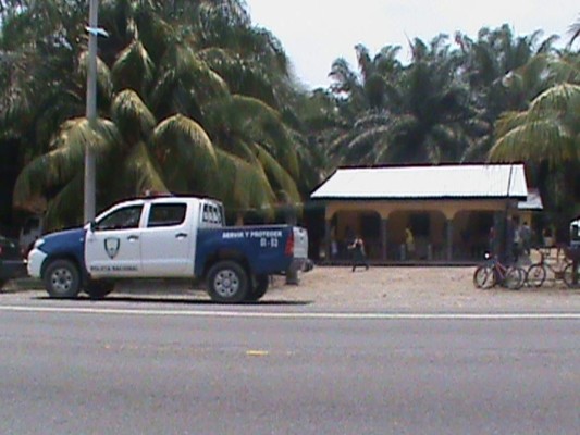 Trasladan a La Ceiba cuerpo de maestro asesinado en escuela de Tela