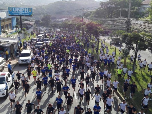 Familia policial realiza carrera de 10 kilómetros