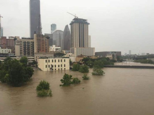 Inundaciones dejan al menos cinco muertos en Texas