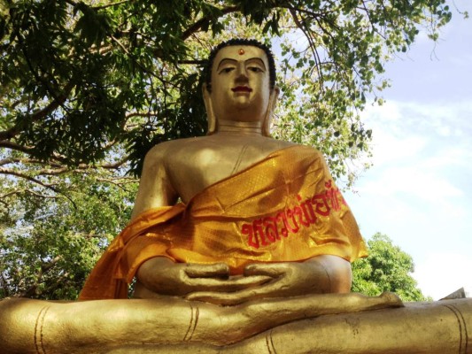 Miles de nepalíes forman la imagen de un Buda gigante y de récord