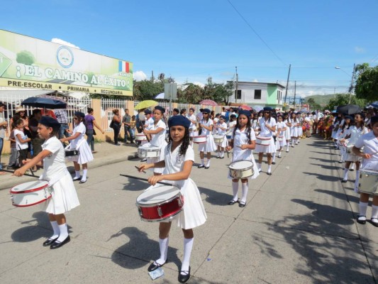Escolares hondureños contagian con su civismo en desfiles patrios