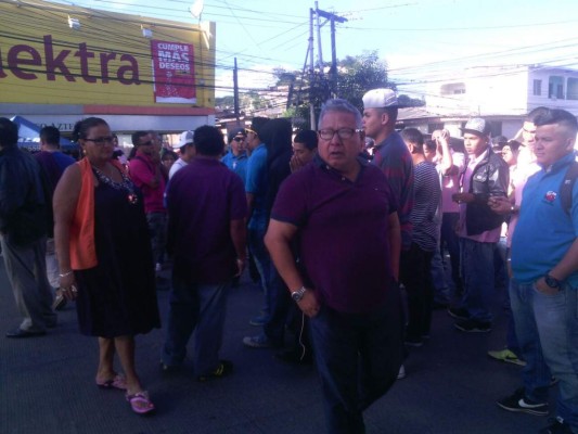 Mototaxistas protestan en Tegucigalpa contra el decomiso de unidades