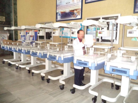 Siete incubadoras llegan a la sala de Pediatría del Mario Rivas