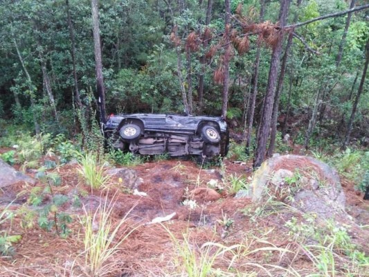Cuatro heridos deja un vehículo accidentado en carretera a Olancho