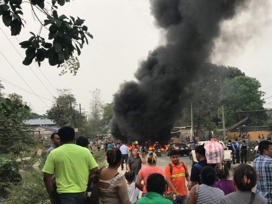 Protestas y pérdidas dejan constantes apagones en Honduras