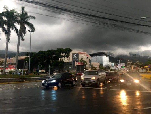 Alerta verde para siete departamentos por ingreso de onda tropical