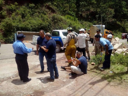 Cinco heridos deja volcamiento en carretera hacia Valle de Ángeles