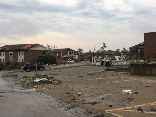EEUU: Tornado violento en Misuri deja al menos tres muertos