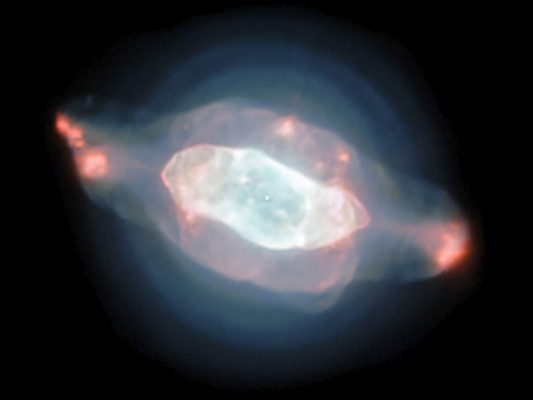 Astrónomos cartografían polvo en la nebulosa Saturno