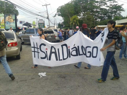 Universitarios de la Unah-vs exigen diálogo en las calles