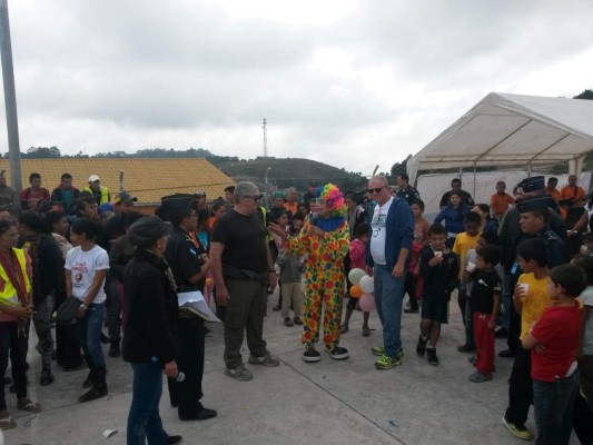 Israelíes instruyen a policías en temas comunitarios