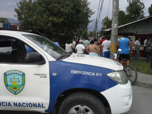 Supuestamente los sicarios andaban en un carro turismo.