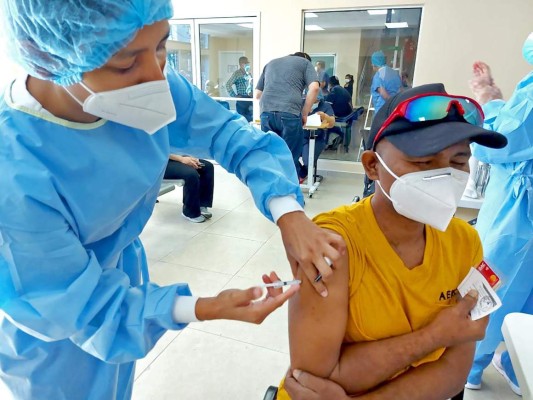 Más de 800 dosis de vacuna fueron aplicadas en San Pedro Sula