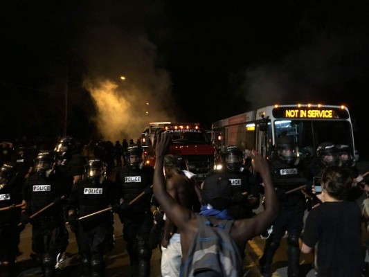 Doce policías heridos en protestas tras muerte de un afroamericano en Charlotte 