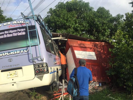 Cinco heridos deja accidente en Omonita, carretera a El Progreso