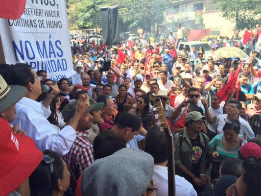 Libre protesta por citaciones en caso de la cuarta urna