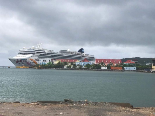 Roatán recibe temporada alta de cruceros