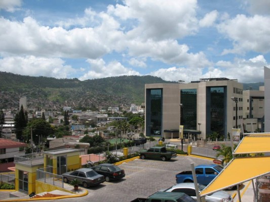 Tío de niño de escuela bilingüe que sufrió bullying exige justicia