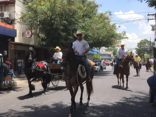 Las mejores imágenes del desfile del Agas