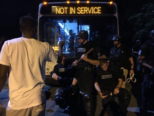 Doce policías heridos en protestas tras muerte de un afroamericano en Charlotte 
