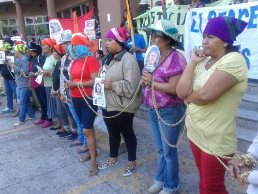 Mujeres lencas protestan frente al Ministerio Público