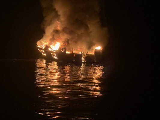 Incendio de barco en California deja 20 muertos y 14 desaparecidos