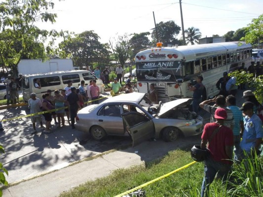 Choque entre bus y turismo deja un muerto en salida a Villanueva
