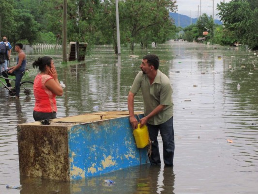 Hijas de Elks donan suministros a hondureños afectados por los huracanes