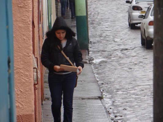 Las bajas temperaturas y la lluvia han afectado a los pobladores del occidente de Honduras desde hace casi un mes.