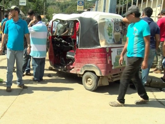 Tres heridos deja choque entre mototaxi y un turismo en Villanueva, Cortés