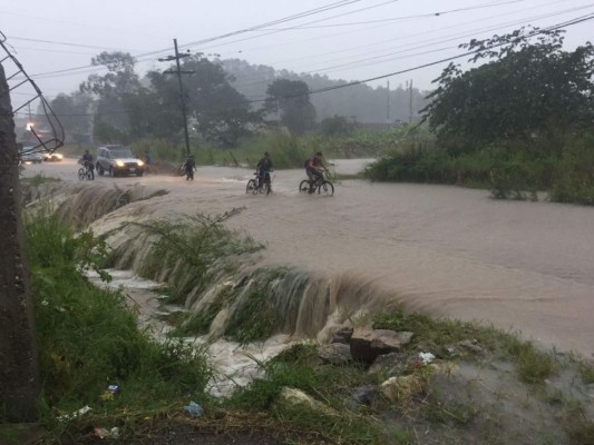 Lluvias torrenciales siguen causando estragos