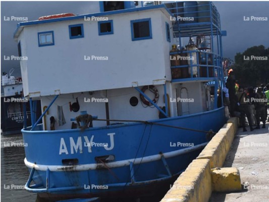 Aseguran embarcación vinculada al narcotráfico en La Ceiba