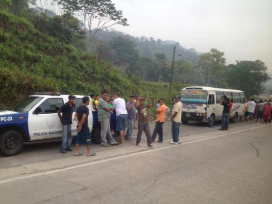 Ultiman a conductor de bus en Baracoa, Cortés